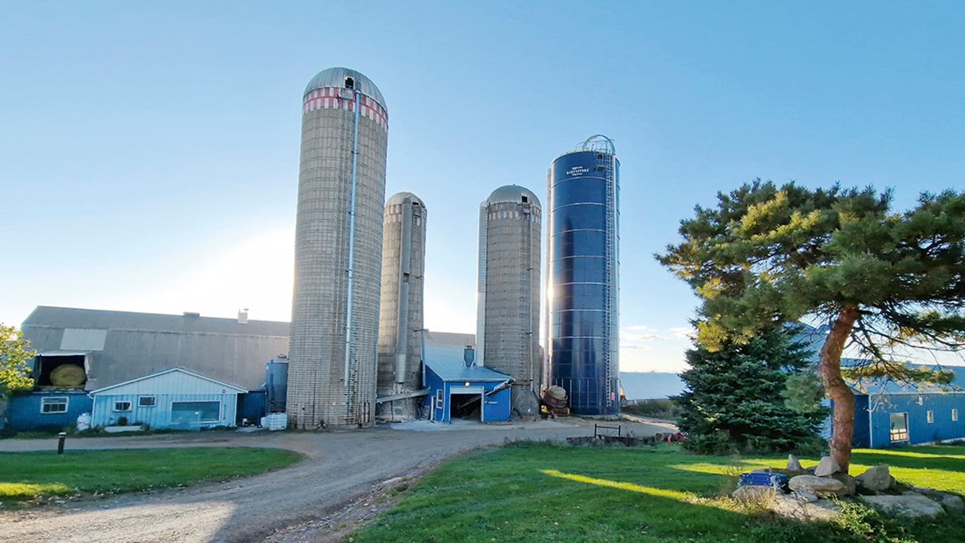 VORES LILLE   GÅRD I CANADA