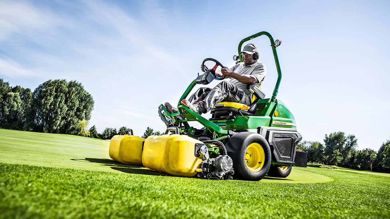 Maskiner til pleje af golfbaner