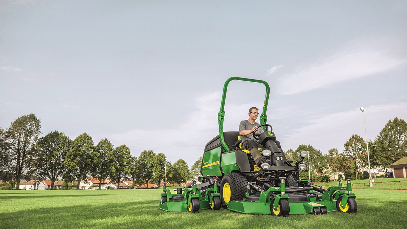 John Deere forbedrer klipper med stor klippebredde