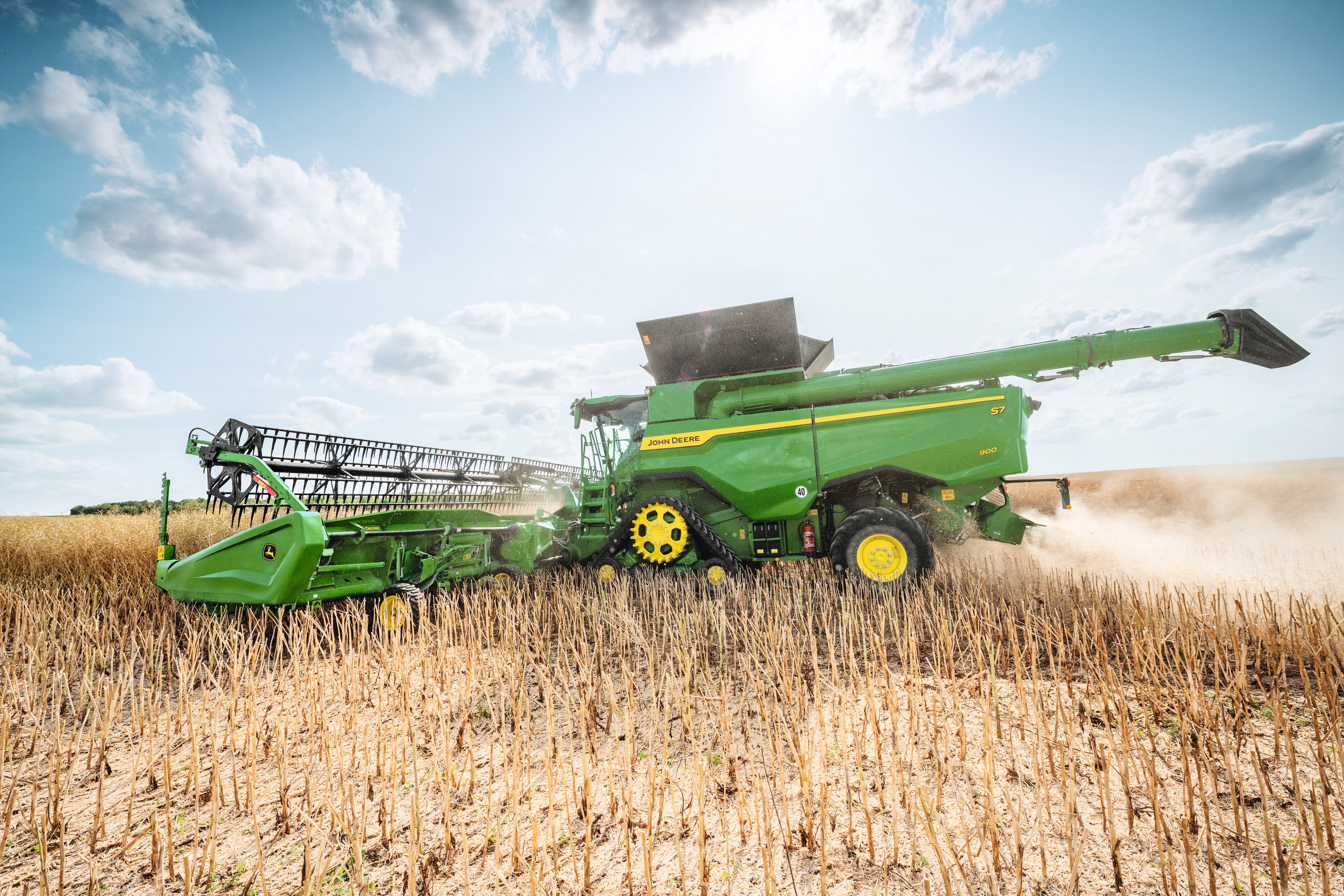 s7-900-combine-harvesting-rapeseed