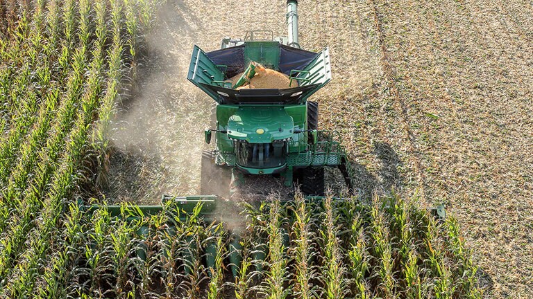 John Deere X-Series mejet&aelig;rsker h&oslash;ster majs