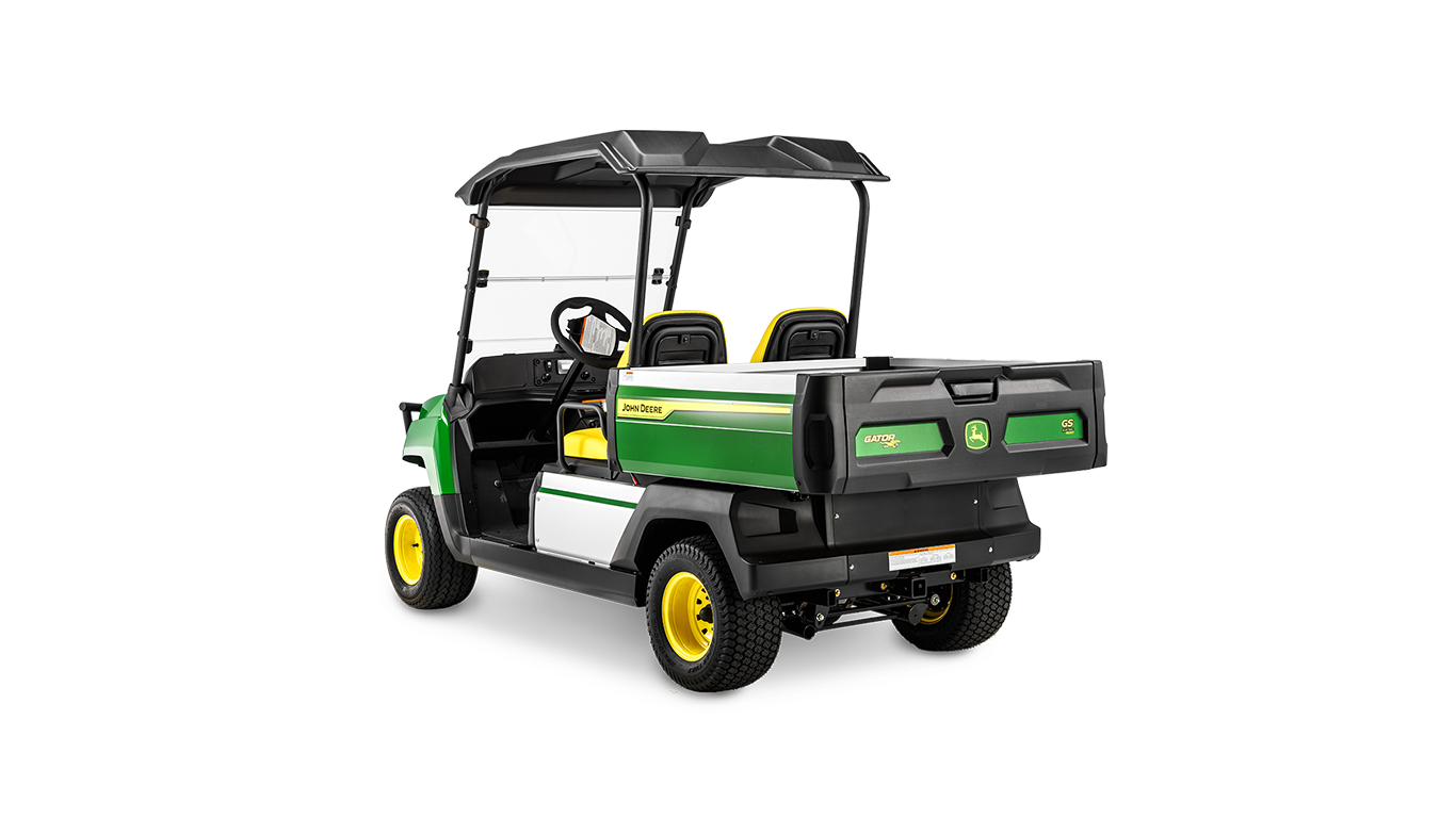 En John Deere Gator GS elektrisk model set bagfra i en vinkel, der viser lad og to sæder under et sort tag.