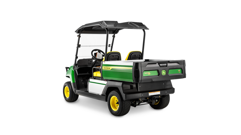 En John Deere Gator GS benzinmodel set bagfra i en vinkel, der viser lad, to sæder og beskyttelsestag.